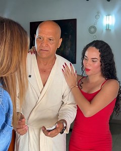 393K views · 2.4K reactions | Descubre que su padre le es ¡nfiel a su madre con una mujer joven | Miguelina Alonzo | Facebook