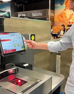 VIDEO Cum cumperi de la primul supermarket inteligent din România: Pleci cu sacoșa de cumpărături, fără să scanezi produsele