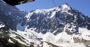 Ça, c'est à faire ! #Téléphérique #AiguilleDuMidi #Chamonix #RockyPop #RockyPopHotel | RockyPop