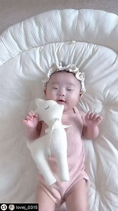 Hè năm nay Peekaboo có quá nhiều mẫu đáng yêu. Turban xoắn cũng là một hot trend năn nay đó mẹ 🥰 HÀNG CÓ SẴN ____________________________ Instagram: @hi.peekaboo.vn 📍Shopee: Shopee.vn/numa.babies ✨Tiktok: https://www.tiktok.com/@linhpeekaboo?_t=8l4U0K3rsjy&_r=1 📲Hotline: 0917596380 🏠Tầng 3, Toà nhà Hải Vân 129B Trần Đăng Ninh (ngõ 123), P. Dịch Vọng, Q. Cầu Giấy, HN (9h~16h30 thứ 2-thứ 7). 📍 Peekaboo Store 111 Nguyễn Trường Tộ, P. Quán Thánh, Q. Ba Đình, HN (9h~21h00) | NU