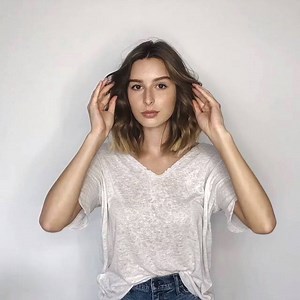 Naš Phytopolleine tretman vlasišta lak je za nanošenje i prilagođen svim tipovima kose i kože glave. Moćna kombinacija 100% eteričnih ulja pročišćava i stimuliše mikrocirkulaciju. Nanosi se najmanje 20 minuta pre šamponiranja, umasira, a potom ispira. 🌿 #phytopolleine #phytoparis #phytosrbija #snagabilja #negakose #detoksikacija #opadanjekose | Phyto Paris