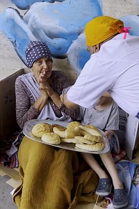 20K views · 433 reactions | A kind gesture emerges from understanding a desperate act | Tips & Tricks | Facebook