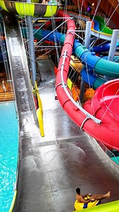 Dor de o cursă plină de adrenalină? 🚀 Galaxy Slide nu e doar un tobogan – e o aventură care sfidează gravitația! 🌪️ Viraje bruște la fiecare cotitură iar la final LEGENDARUL efect bumerang – dacă nu simți cum îți crește pulsul, înseamnă că trebuie să te mai dai o dată. Ai curaj să încerci? 😏 Nerecomandat celor slabi de inimă. #TimeToTherme #TimeForFun | Therme Bucuresti