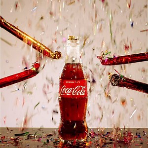 Osvěžila celý svět a tajný recept na krásu nikdy neprozradila. Kdo je to? Coca-Cola slaví 131. narozeniny. Blahopřejeme! 🎉🎁🎉 | Coca-Cola