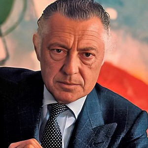 Gianni Agnelli è stato uno degli uomini più noti del '900 italiano, protagonista di party folli ma anche di importanti lotte con i Sindacati e gli Operai. E' stato Presidente della FIAT e della Juventus, ma per tutti era solo "l'Avvocato" | Vanilla Magazine