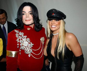 MICHAEL Y SU ADMINISTRACIÓN POR BRITNEY Michael Jackson admiraba la belleza de Britney Spears, después de conocerla personalmente, en una entrevista señaló que Britney parecía una "Barbie Humana". #michaeljackson #britneyspears #barbie #Stereo97 | Stereo 97.9 Radio Andrés Ibáñez