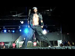 Finesse Performs at Polaris' Last Male Revue