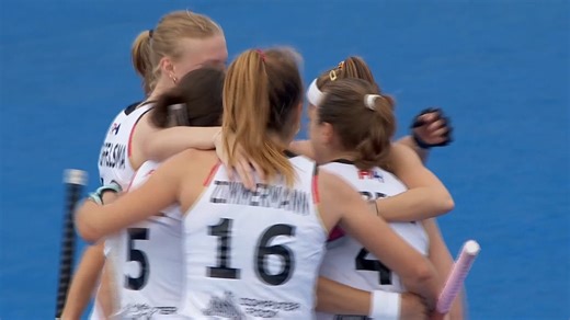 Bang! Nike Lorenz hits the top corner to perfection! 💥 Nike Lorenz doubles Germany’s lead as they take their second win over USA in the London stage of the #FIHProLeague! 📱Download the Watch.Hockey App to stream all the games LIVE! #Hockey #HockeyEquals #HockeyInvites #DieDanas | International Hockey Federation (FIH)