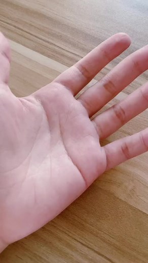 You might need to trim your nails first before inserting your menstrual cup. This will help you avoid scratching yourself during cup insertion. 👍😉 #menstrualcup #tips #tutorial #nails #trim #howto #insert #menstruation #periodproblems #bessycup #Philippines | Bessy Cup