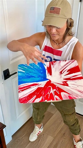 294K views · 2.9K reactions | Spin Art making USA table mats  #4thofjulydecor #americanflag #happy4thofjuly #fourthofjuly | Getti | Facebook