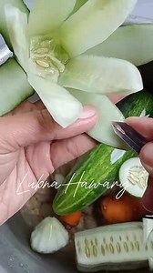 371K views · 6.9K reactions | Tutorial garnish mudah untuk pemula Garnish ini simpel tapi banyak peminatnya  #garnish #idegarnish #tumpeng #kreasigarnish #food #fblifestyle #artfood | Lubna Hawary | Facebook