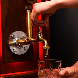 Cara membuat keran unik untuk minuman dari pipa! | Kerajinan 5-Menit Bermain