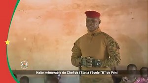 École primaire "B" de Péni: le cours magistral du Capitaine Ibrahim TRAORE à suivre | Grand MALI | Facebook