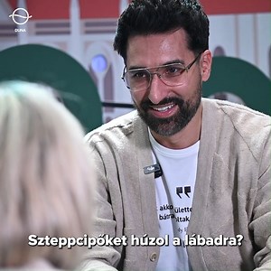 3.5K views · 25 reactions | Egy kis játék Kiss Ernő Zsolttal: fekete-fehér-igen-nem… de a válaszokból talán több is kiderül, mint gondolnánk.  Vajon milyen új szerepben láthatjuk őt január 4-től a Dunán? Várjuk hozzászólásban a tippeket! #magyarorszagszeretlek #video #dunatv | Magyarország, szeretlek | Facebook