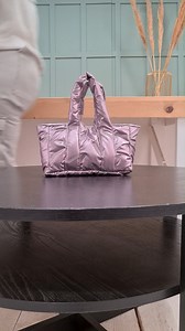 2.8K views · 40 reactions | Alerte accessoire mode : le sac doudoune 朗 Vu sur les podiums des défilés, ce sac amène une touche d’originalité à vos tenues. Mat, brillant, noir élégant ou rose poudré, accordez-le à toutes vos envies !   https://bit.ly/sac_doudoune #sewsewsew #sewingproject #mondialtissus #fieredemes10doigts #diycouture #diy #diyproject #tutocouture #tuto #couture #sac #sacdoudoune | MONDIAL TISSUS | Facebook