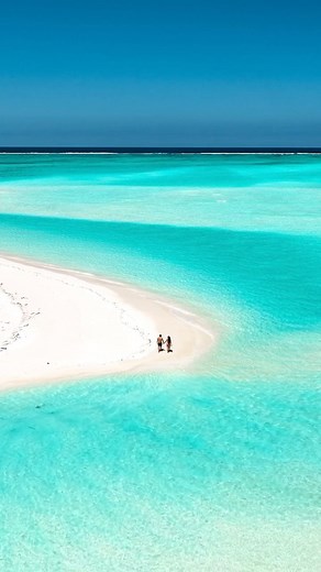 Private island paradise found at the ultra-exclusive @comoparrotcay in Turks & Caicos 🏝️ TAG someone you’d escape here with! 💦 #COMOParrotCay #ParrotCay #COMOHotels @comohotels #turks #turksandcaicos #luxurytravel #paradise #privateisland #island | Missangievilla