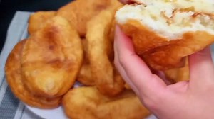 Пирожки как пух. сама продавщица пирожков поделилась с этим рецептом покоряет сразу ТЕСТО: Отвар картофеля теплое - 400 мл соль 1 ч.л яйцо - 1 шт дрожжи свежие- 10 гр (сухих 5 гр) масло растительное - 50 мл мука - 600 гр НАЧИНКА: Картофель - 800 гр отварить соль перец по вкусу лук репчатый- 1-2 шт обжарить Масло растительное для обжарки ♥️♥️♥️♥️♥️♥️♥️♥️♥️♥️ DOUGH: Warm potato broth-400 ml salt 1 tsp egg - 1 piece yeast- 1 tsp vegetable oil-50 ml flour-600 - 650 gr FILLING: Potatoes - 800 gr boil