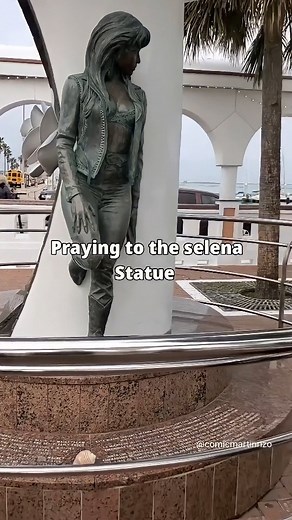Santa salinas!!! #Funny #Comedy #Reels #explorepage✨ #selenaquintanilla #LatinosBeLike #MexicansBeLike | Comic Martin Rizo