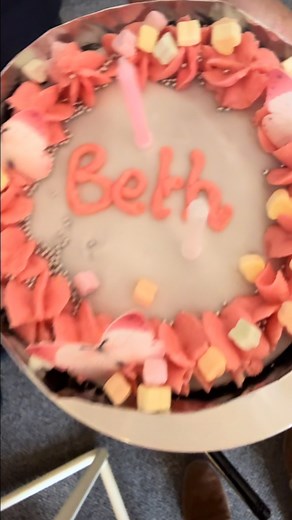 🎉 Happy Birthday, Beth! 🎂💐 Today we celebrated our wonderful Beth !! Always calm, always kind, and with a smile that brightens everyone’s day. Wishing you a year as beautiful as your lovely spirit. 💛 You’re a ray of sunshine in our Golden Horizon family. 🌟#carehomelife #happy birthday #goldenhorizoncarehome | Golden Horizon Care Home