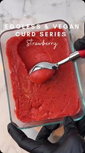 If you don’t have my whipped ganache and eggless fruit curd recipes by now, I made a bundle with a slight discount so you can buy my Whipped Ganache Mastery eBook and my Eggless & Vegan Fruit Curds course ! Just type “filling” to get a link directly sent to you! The whipped ganaches are chocolate based smooth and light creams that pair perfectly with all types of cakes, they are suitable for cake filling, cupcakes & tart topping, choux filling. They also perfectly pair with the eggless fruits cu