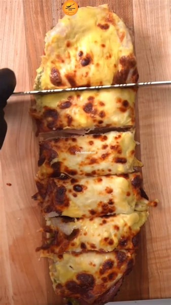 38K views · 211 reactions | Garlic Bread #foodporn #fatfuckup #asmr 殺-@albert_cancook | Onlyfood Andnews | Facebook