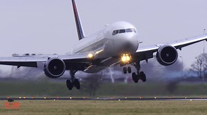 Although storm Ciara was fierce, many aircraft could make a succesful landing at daylight, maybe due to the wind that was on the nose! Later, in the evening, there were many more diversions and missed approaches! | Imaging the Light