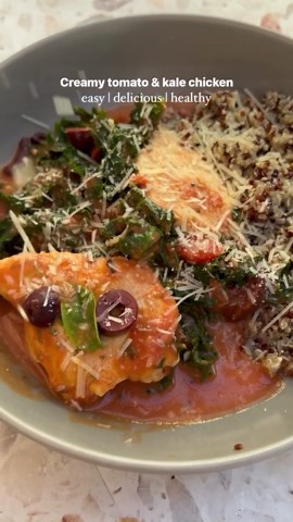 Clean Kweens | Dietitians on Instagram: "NEW E-BOOK SNEAK PEAK RECIPE 🫣 we’ve now created over 90 recipes for our upcoming e-book! Every recipe has 10 ingredients or less & takes less than 1 hour to make, YAY 💪🏽 Give this creamy tomato & kale chicken a go! INGREDIENTS: 2 tsp olive oil 1 chicken breast 400g tinned diced tomatoes 2 tbs tomato paste 1 tsp mixed herbs 3 stalks kale ¼ cup cream ½ cup sliced kalamata olives 1 tbs grated parmesan ¼ cup fresh basil METHOD: 1. Heat oil in a fry pan ov