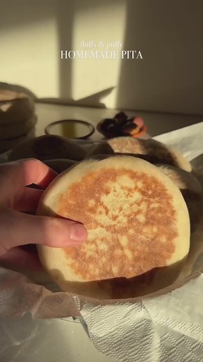 #vegan #pitabread #pitta #fluffy #homemadebread #homemadecooking #veganbread #veganrecipes #veganrecipeshare #foodvideos #foodporn #breadporn #breadrecipe #middleeasternfood #mediterraneanfood #veganmeals #veganmealideas | Plant Based & Vegan Recipes For Beginners