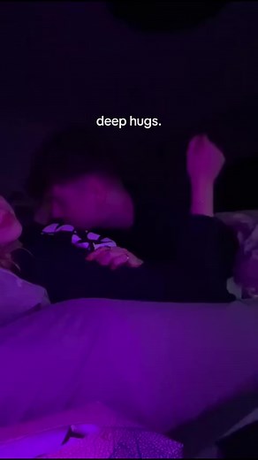Deeps hug #healthyrelationship #lovelanguage #couplehug #hugs | hugs