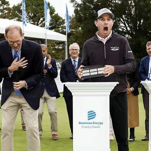 PGA Tour Champions winner drops glass trophy, nearly gives tournament executive a heart attack