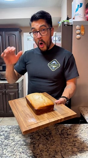 🛑Don’t trash them. Make this Banana Bread 👍🏼SAVE and SHARE this recipe 🤙🏼 Per slice: 205cal 14P 19C 8F (makes 8 slices) INGREDIENTS: 2 Lg VERY ripe bananas (247g for mine) 1 Lg Egg 1 Sugar Free Applesauce container 1 cup Plain Yogurt (from Costco) 1 tbsp Vanilla Extract (Costco) ————— 80 g Oat Flour (blend dry oatmeal) 75 g Almond Flour 1 tsp Baking Soda 1/8 tsp salt 3 scoops @1stphorm Level-1 Protein Powder (I used Iced Oatmeal Cookie) 🔗 in bio DIRECTIONS: •Mash/mix wet ingredients into a