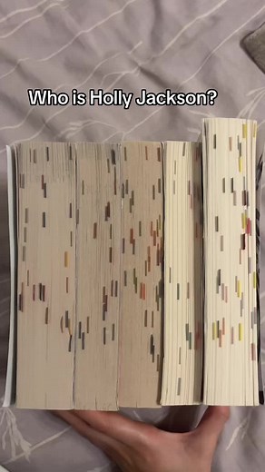 Love all of her books 🤭🤭#hollyjackson #foryou #fyp #fypage #fypage #booktoker #books #agoodgirlsguidetomurderseries #fivesurvive #agggtm
