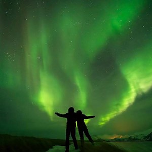 🤩 Join us on a dark winter night to experience the captivating Northern Lights and their ghostly dance in across night sky 👻 | Gray Line Iceland