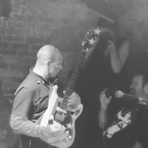wayne kramer plays the tablature for the solo i wrote for him while handsome dick manitoba kicks out the jams... | Jonathan Toubin / New York Night Train