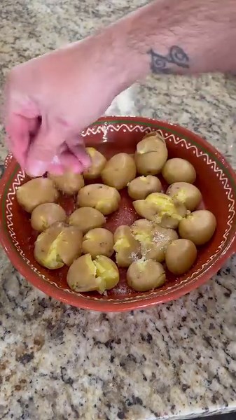 Polvo à Lagareiro 🐙🇵🇹 Happy fish Friday Howtocookportuguesestuff.Com/book | How To Cook Stuff