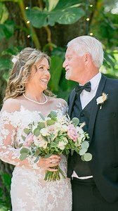 Charlotte and Jacob’s wedding at Bakers Ranch in Parrish, Florida, was a day filled with love, family, and unforgettable moments. The couple chose a romantic outdoor ceremony, with light pink and ivory as their colors, creating a dreamy and elegant atmosphere. Instead of a traditional wedding party, Charlotte and Jacob had a unique touch: all their grandchildren served as ring bearers. This sweet and personal choice brought an extra layer of family involvement to the day. The couple got ready su