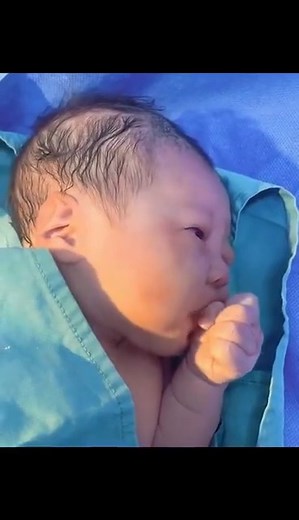 lapar susu ke tu sayang.. rindu anak2 time baru lahir, fresh from oven org kata hehe | Cahaya Mata