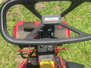 SNAPPER RIDING MOWER- GREASING DECK SPINDLE BEARINGS
