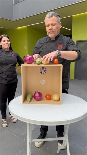 𝗥𝗲𝘁𝗼 #MasterChefCelebrity | 👀 Jugamos con la chef Zahie y el chef Poncho Cadena. 😎 ✅❌ 📲 Antonio Betancourt | MasterChef México