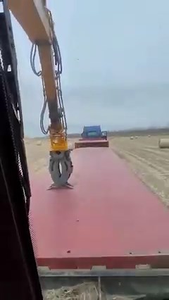 The Process Of Picking Up Farmland Grass Bundling | Machinery Magazine