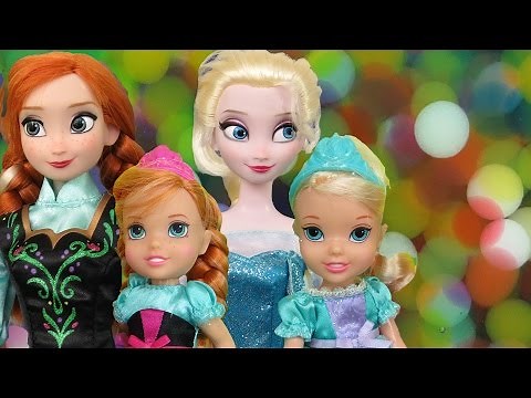 Orbeez ! Elsa and Anna toddlers play with water beads!