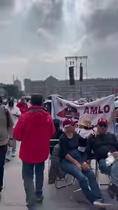 A un par de horas del Sexto Informe de Gobierno del presidente AMLO, el Zócalo ya está lleno, y continúa llegando más gente. Video: DEBATE | Debate