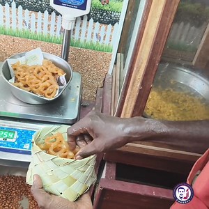 தென்னாட்டு சீனி மிட்டாய் நீங்கள் சாப்பிட்டது உண்டா மக்களே உங்கள் ஊர் பேமஸ் மிட்டாய் பண்டம் பெயர் சொல்லுங்கள் வீடியோ பதிவு -நாகலாபுரம் தூத்துக்குடி மாவட்டம் #sayalgudi_jegan / #tuticorin / #nagalapuram / #sweets | Sayalgudi JEGAN