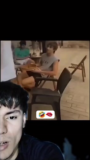 Le gusto sentarse #gay #lgbtqia #tortas #humor #humorviral #memesdaily #pastel #Closet #virals #viralvideo #postoftheday | Reino del Descontrol