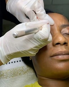 Issu d'une gestuelle asiatique ancestrale, le microblading, aussi appelée technique 6D, est un maquillage semi-permanent qui permet de restructurer un sourcil de manière « plus vraie que nature ». #makeupjunkie #lip #cosmetics #makeupbyme #makeuplover #makeupaddict #palettes #makeupartist #powder #mascara #eyes #makeup #lashes #instagramanet #instatag #lipstick #tar #eyebrows #concealer #cosmetic #pomade #instamakeup #tatouage #microblading #eyeliner #foundation #makeupforever #eyeshadow #semipe