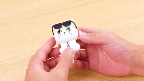 8Pcs Cat Key Hook Cute Cat Key Holder Self Adhesive Cat Key Hanger for Wall Decorative, Cat Wall Hook for Key Bag Scarf Hat Towel (Black)
