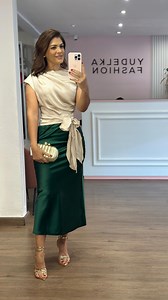 ✨HERMOSO falda y Blusa✨ Look ideal para tu fiesta de empresa. ✨ Ordena WhatsApp 📲809-884-5639 link en la biografía. ✨ Envíos internacionales ✈️✈️✈️ y locales 📦📦📦✈️✈️✈️ 📍 Roberto Pastoriza No 18, Ensanche Naco., Santo Domingo. R.D. #yudelkafashion #faldasarin #blusa #lookfeminino #modard #tiendard #modamujeres #fashionstyle #naco #sanfranciscodemacoris #sanpedrodemacoris #cuestahermosa #piantini #cotui #laromana #bellavista #almarosa #puertoplata #buenavista #evaristomorales #elmillon #lospr