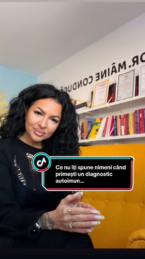 📌 Când primești diagnosticul de boală autoimună, nu primești doar un nume… primești o stare. Șocul, confuzia și lipsa unor răspunsuri clare din partea sistemului medical pot activa un nivel profund de stres. Iar stresul constant nu doar că îți afectează starea emoțională, ci poate slăbi imunitatea, amplifica inflamația și chiar declanșa simptome pe care înainte nu le aveai. Mintea și corpul sunt într-o legătură continuă. Când frica preia controlul, corpul intră în alertă. Când te simți pierdut(