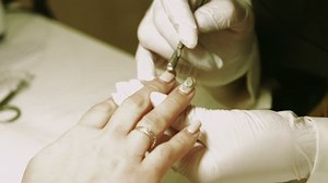 Cuticle Removing Salon Close: стоковое видео (без лицензионных платежей), 1020281068 | Shutterstock