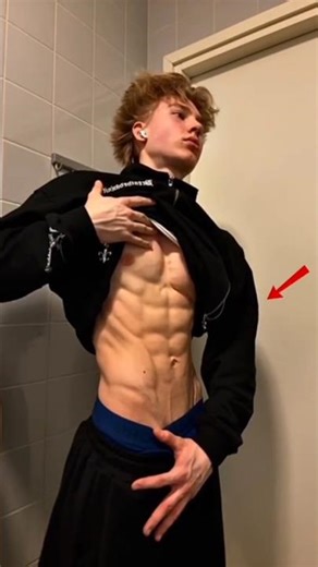 Bro Is The Real Sleeper Build 💪🏻🔥 #aesthetic #motivation #musclebuliding